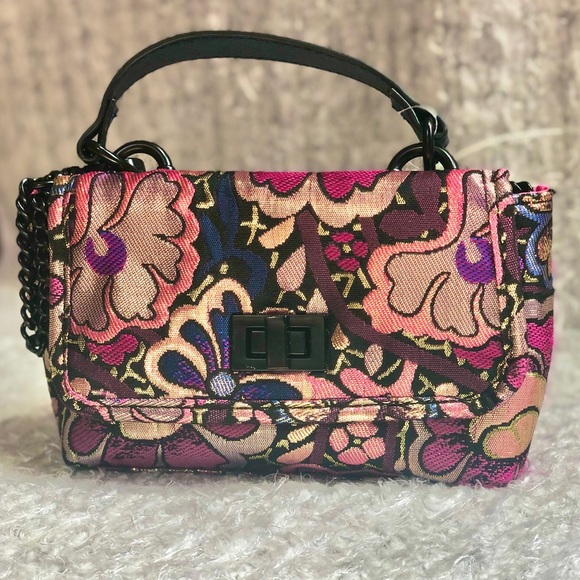 Steve Madden Handbags - NWT STEVE MADDEN FLORAL BAG W/ detachable strap
